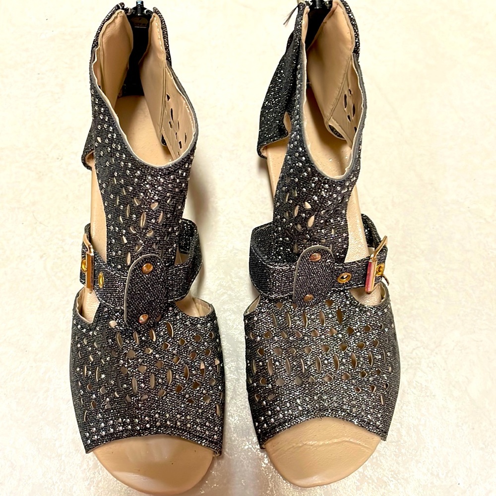 Never Worn Gray Glittery shoes, size 7